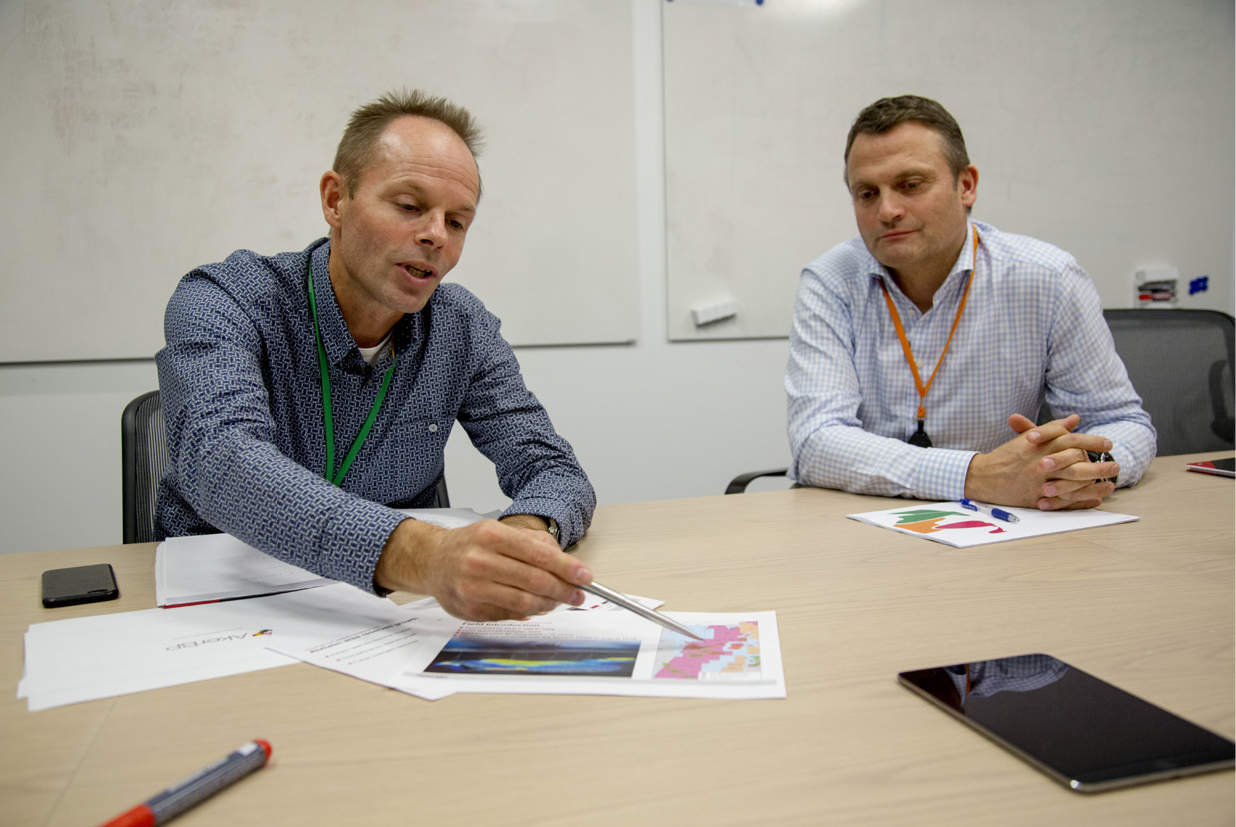 Geir Westre Hjelmeland (right) is Aker BP’s vice president for Alvheim, while Constantijn Dejongh is vice president for reservoir management. 