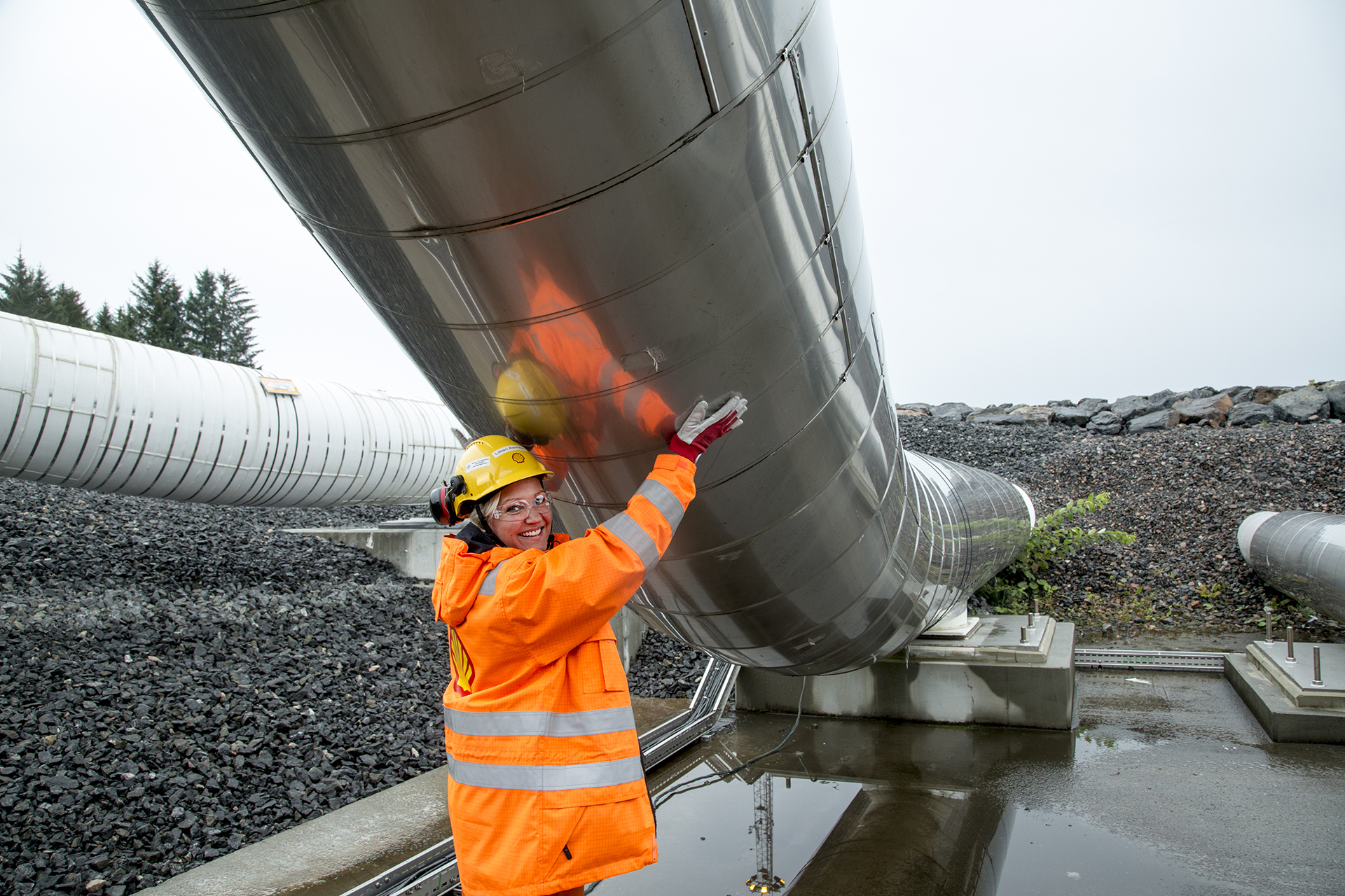 Proud. Communications manager Lillian Aasheim is proud that Ormen Lange has been on stream for 10 years. Its gas enters Nyhamna in part through this pipeline. The new Polarled inlet pipe can be seen in the background.