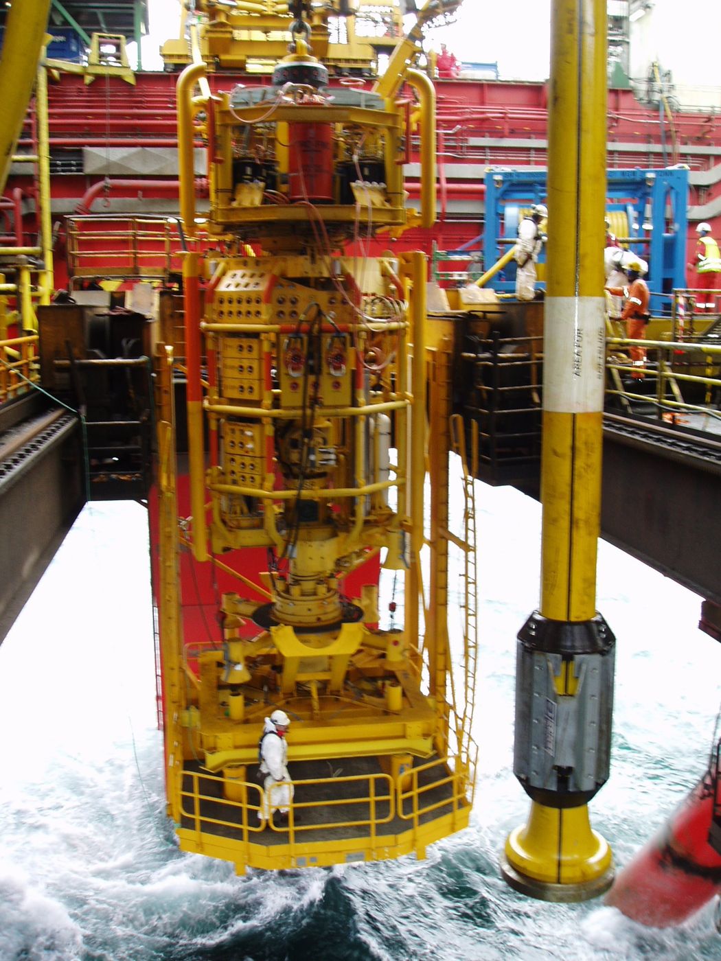 Photo: The first test at Åsgard. The equipment is being lowered from the drilling rig Stena Don in 2009. Photo: Equinor
