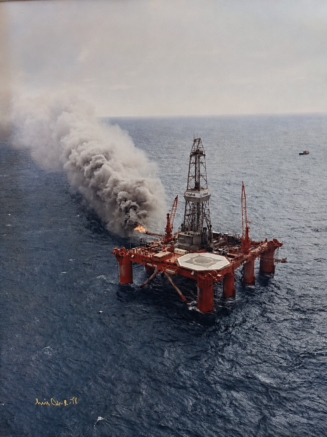 Photo: Ross Rig production tests the discovery well at Gullfaks in 1978