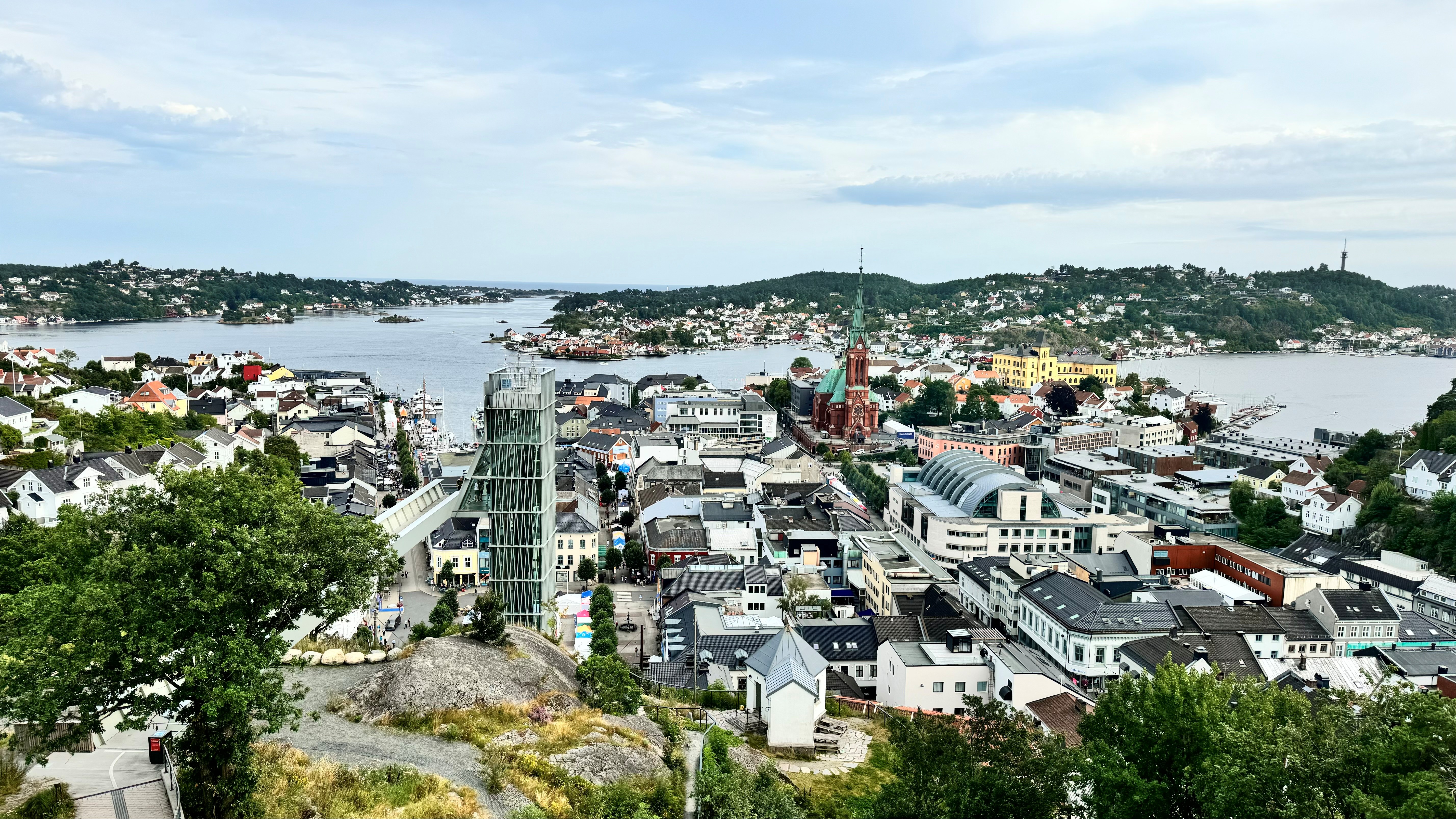 Arendalsuka er rekna som ein demokratifestival med eit mylder av møteplassar. Sokkeldirektoratet bidrar under fleire arrangement i år. Foto: John Gunnar Skien / Sokkeldirektoratet. 