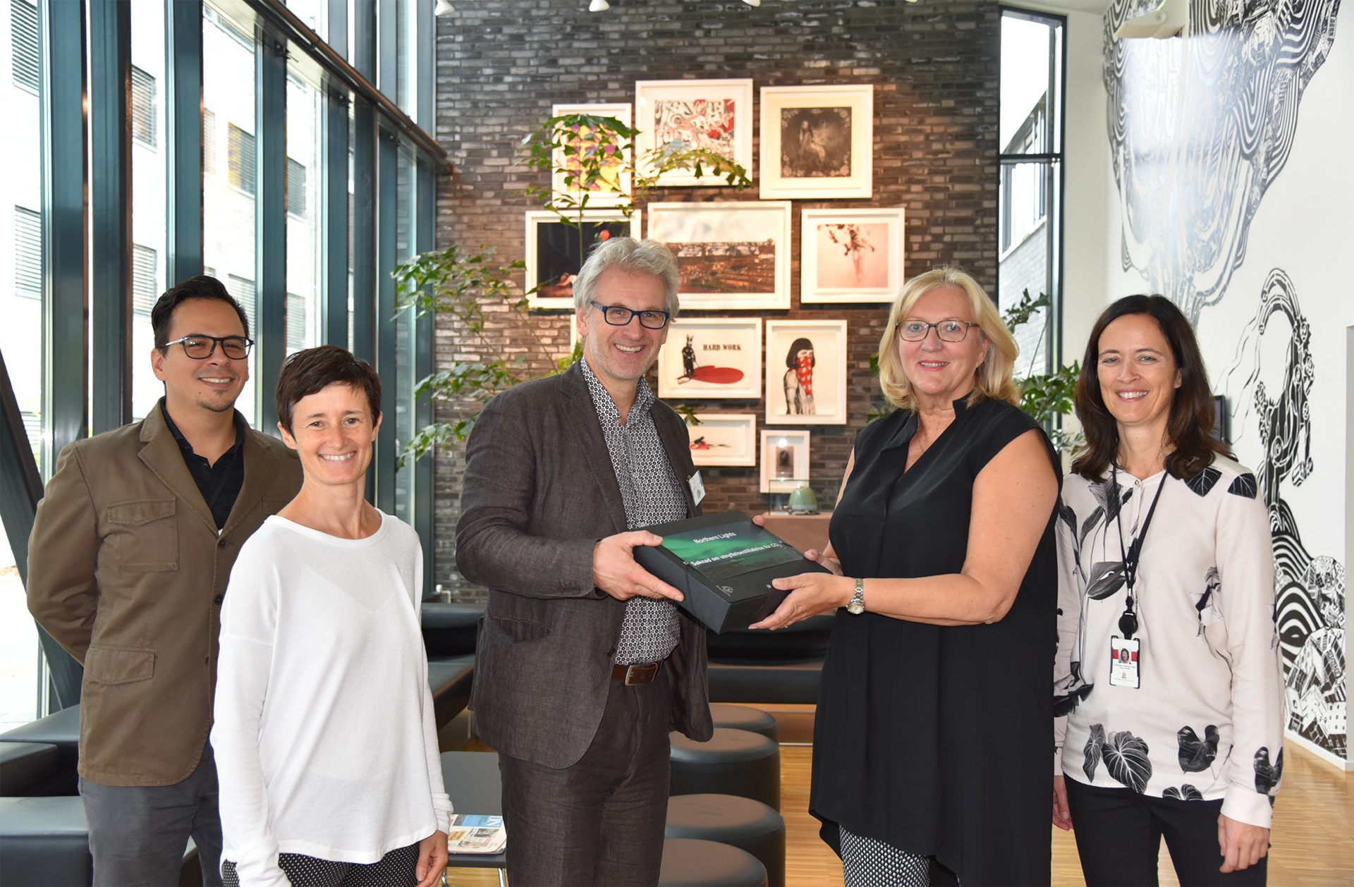 A first-ever application for a licence to inject and store CO2 on the NCS was submitted recently by Equinor together with partners Shell and Total. From left: Diego Alejandro Vazquez Anzola (Shell), Laurence Pinturier (Total) and Per Gunnar Stavland (Equinor) with the NPD’s Eva Halland and Wenche Tjelta Johansen. (Photo: Arne Bjørøen)