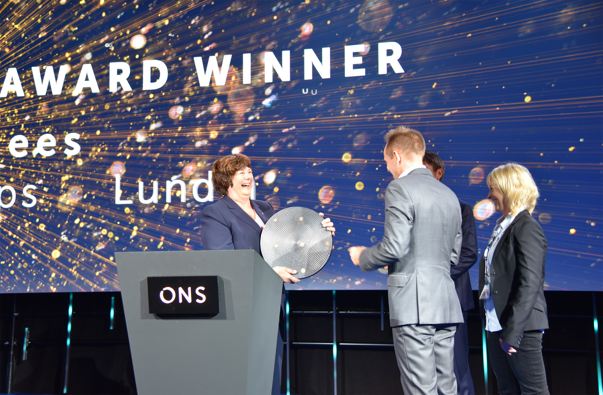 The NPD’s 15th IOR Prize was presented by director general Bente Nyland (left) during a ceremony at the ONS oil show in Stavanger this August. 