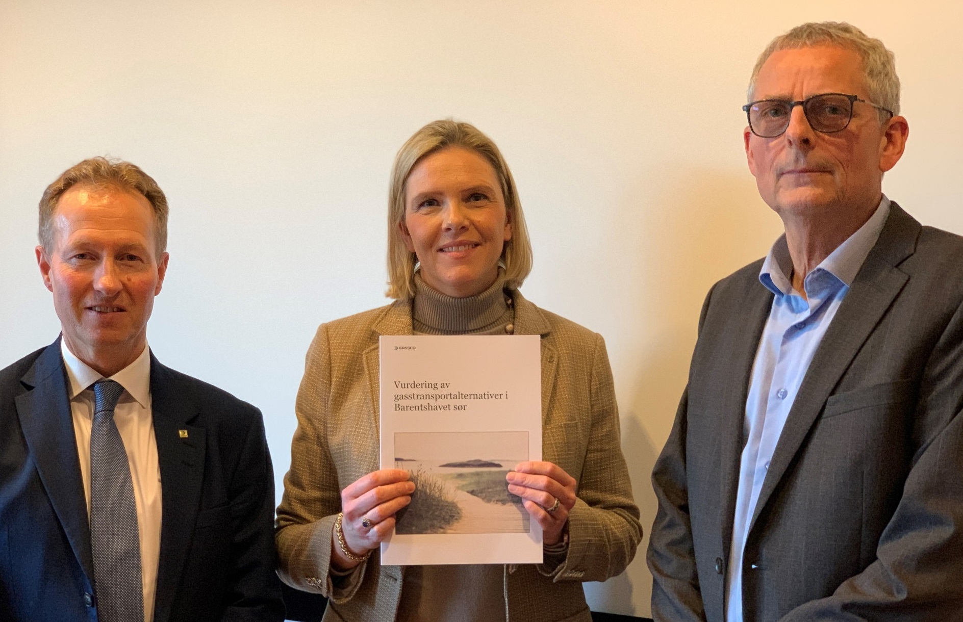 Rapport-gasstransport-overrekkelse-3.jpg