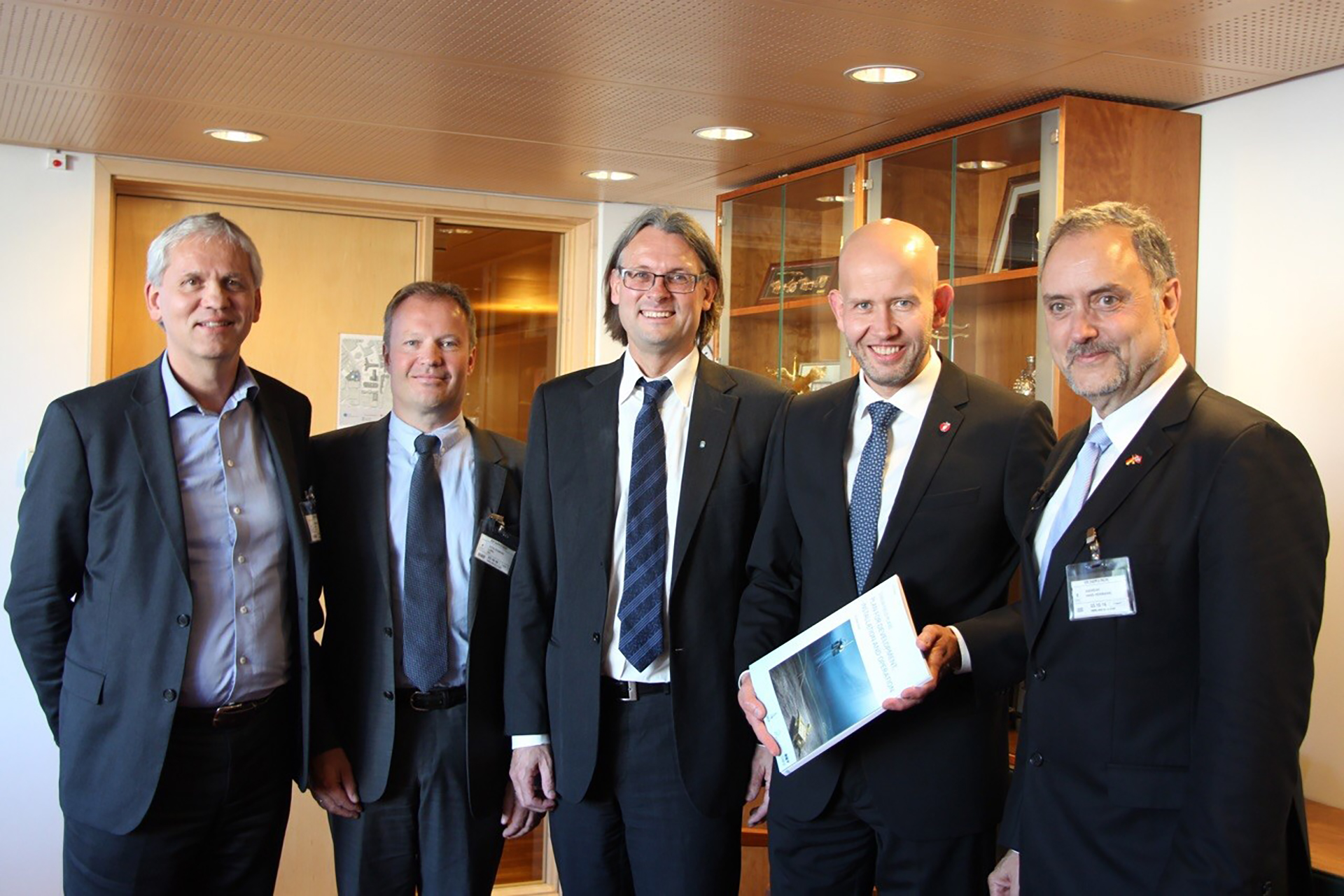 Fra venstre: Jon Sandnes, Lars Stoltenberg, Lars Moe, Tord Lien, Hans-Hermann Andreae Foto: OED